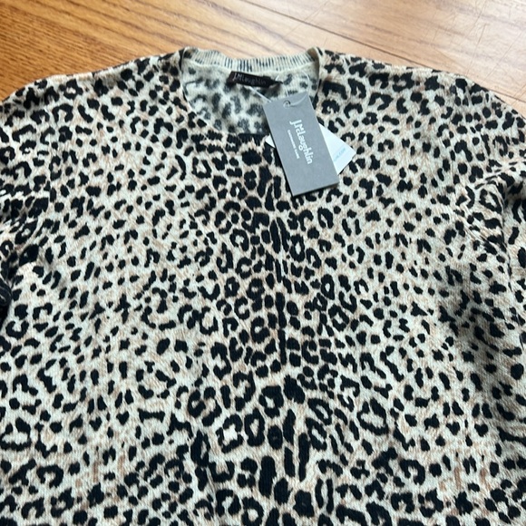 J. McLaughlin cheetah cashmere Print Sweater XS NWT - Picture 2 of 6